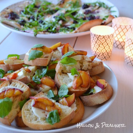 Bruschetta med mozzarella och persika